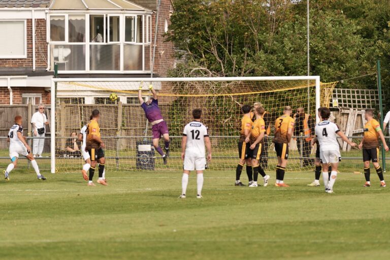 Littlehampton Town 2-3 Faversham Town